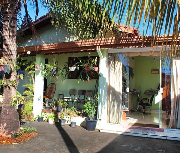 Casa de esquina à venda no Jardim Flamboyant em Holambra Casa de esquina à venda no Jardim Flamboyant em Holambra